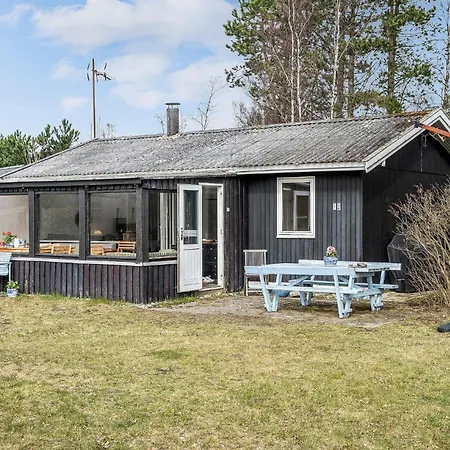 3 Bedroom Cozy In Sjaellands Odde Holiday home